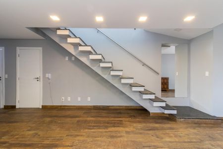 Casa de condomínio para alugar com 258m², 3 quartos e 4 vagasSala