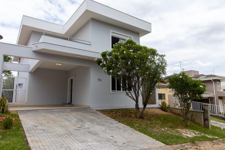 Casa de condomínio para alugar com 258m², 3 quartos e 4 vagasFachada
