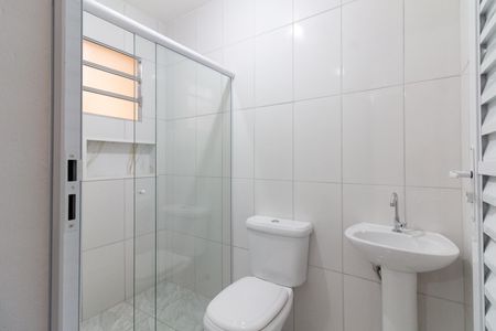 Banheiro de casa para alugar com 1 quarto, 55m² em Jardim das Esmeraldas, São Paulo