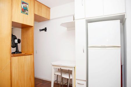 Sala de kitnet/studio para alugar com 1 quarto, 27m² em Cidade Baixa, Porto Alegre