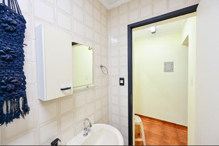 Casa para alugar com 120m², 2 quartos e 1 vaga Casa para alugar com 120m², 2 quartos e 1 vagaBanheiro Social