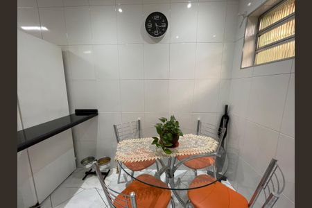 Casa à venda com 122m², 3 quartos e 2 vagas Casa à venda com 122m², 3 quartos e 2 vagasCozinha