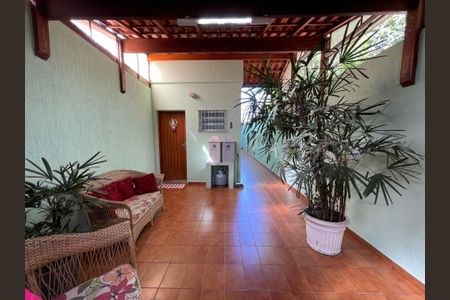 Casa à venda com 122m², 3 quartos e 2 vagas Casa à venda com 122m², 3 quartos e 2 vagasQuintal