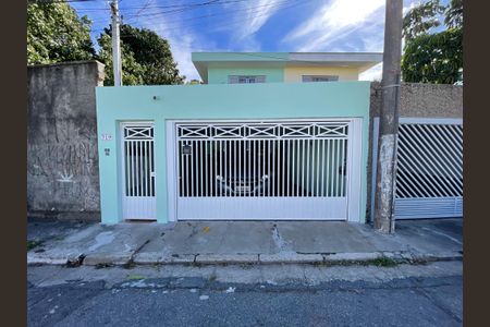 Casa à venda com 122m², 3 quartos e 2 vagas Casa à venda com 122m², 3 quartos e 2 vagasFachada