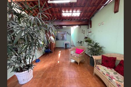 Casa à venda com 122m², 3 quartos e 2 vagas Casa à venda com 122m², 3 quartos e 2 vagasQuintal