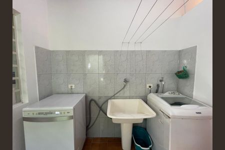 Casa à venda com 122m², 3 quartos e 2 vagas Casa à venda com 122m², 3 quartos e 2 vagasÁrea de Serviço