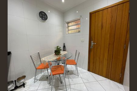Casa à venda com 122m², 3 quartos e 2 vagas Casa à venda com 122m², 3 quartos e 2 vagasCozinha