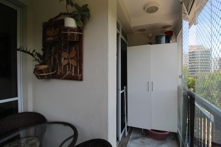 Apartamento para alugar com 69m², 2 quartos e 1 vagaSala - Varanda