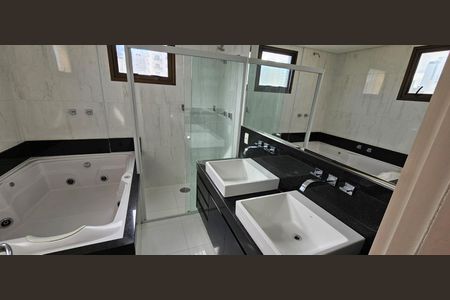 Apartamento para alugar com 270m², 3 quartos e 4 vagas