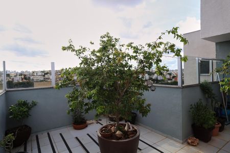 Apartamento à venda com 106m², 2 quartos e 2 vagasCobertura