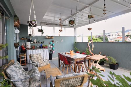 Apartamento à venda com 106m², 2 quartos e 2 vagasCobertura