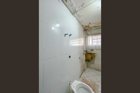 Banheiro de kitnet/studio para alugar com 1 quarto, 30m² em Liberdade, São Paulo