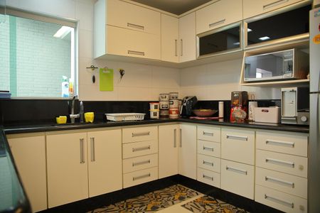 Casa à venda com 155m², 3 quartos e 2 vagasCozinha 