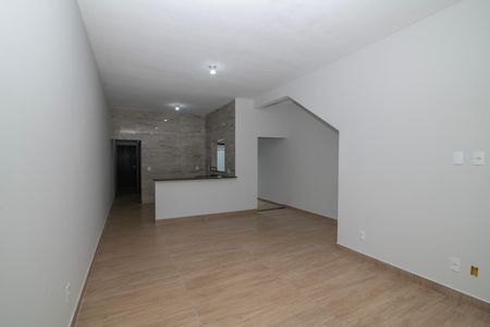 Casa para alugar com 75m², 2 quartos e 1 vagaSala