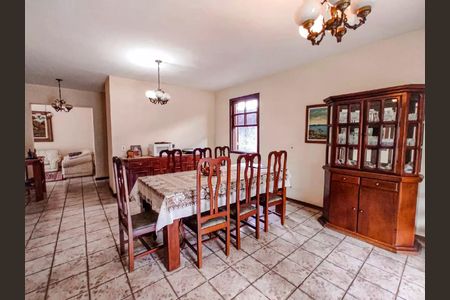 Casa à venda com 4 quartos, 330m² em Eldorado, Contagem