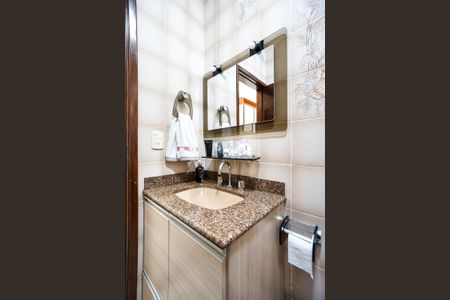 Casa à venda com 110m², 3 quartos e 2 vagasBanheiro social