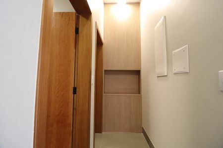 Casa de condomínio para alugar com 209m², 3 quartos e 4 vagasCorredor