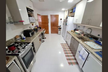 Apartamento à venda com 140m², 4 quartos e 2 vagasCozinha