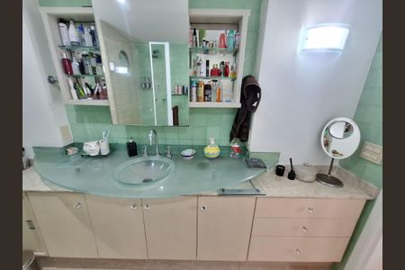 Apartamento à venda com 140m², 4 quartos e 2 vagasBanheiro da suíte 2