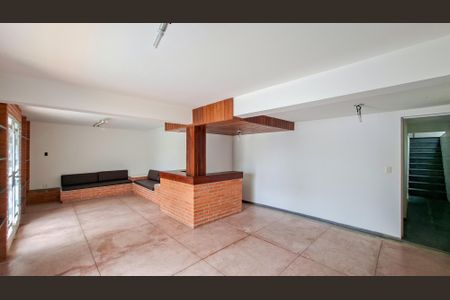 Casa para alugar com 280m², 4 quartos e 2 vagas