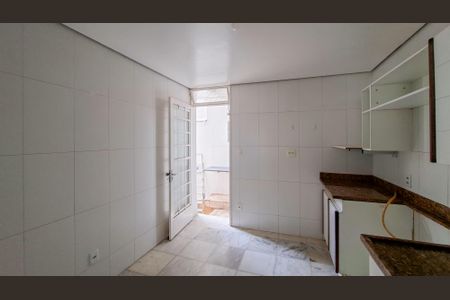 Casa para alugar com 280m², 4 quartos e 2 vagas