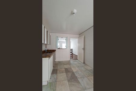 Casa para alugar com 280m², 4 quartos e 2 vagas