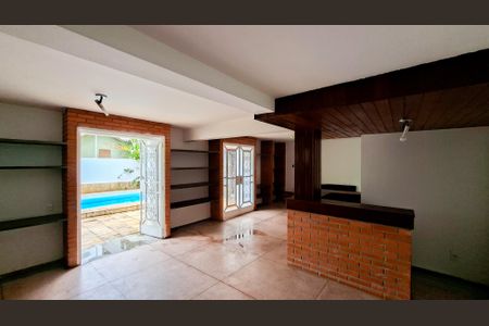 Casa para alugar com 280m², 4 quartos e 2 vagas