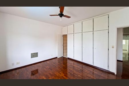 Casa para alugar com 280m², 4 quartos e 2 vagas