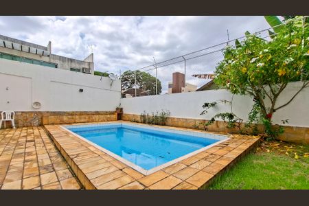 Casa para alugar com 280m², 4 quartos e 2 vagas