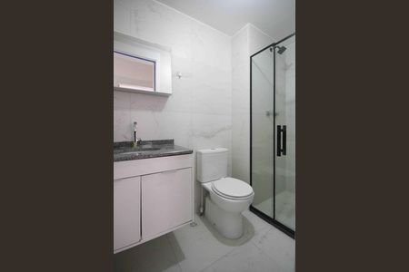 Banheiro social de apartamento para alugar com 2 quartos, 42m² em Vila Prudente, São Paulo