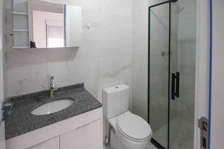 Banheiro social de apartamento para alugar com 2 quartos, 42m² em Vila Prudente, São Paulo