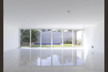 Casa à venda com 4 quartos, 535m² em Granja Julieta, São Paulo