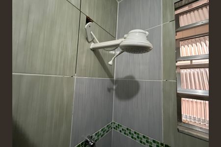 Apartamento para alugar com 79m², 2 quartos e 1 vagaChuveiro