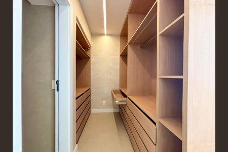 Apartamento à venda com 156m², 4 quartos e 1 vaga Apartamento à venda com 156m², 4 quartos e 1 vagaSuíte master - closet