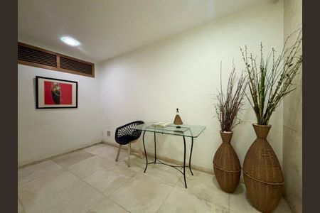 Apartamento à venda com 156m², 4 quartos e 1 vaga Apartamento à venda com 156m², 4 quartos e 1 vagaPortaria