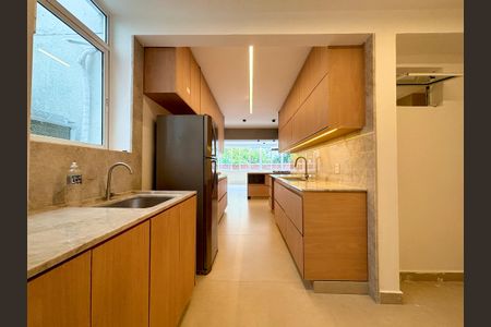 Apartamento à venda com 156m², 4 quartos e 1 vaga Apartamento à venda com 156m², 4 quartos e 1 vagaÁrea de serviço