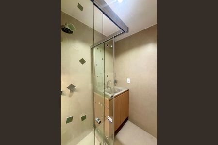 Apartamento à venda com 156m², 4 quartos e 1 vaga Apartamento à venda com 156m², 4 quartos e 1 vagaBanheiro social 1