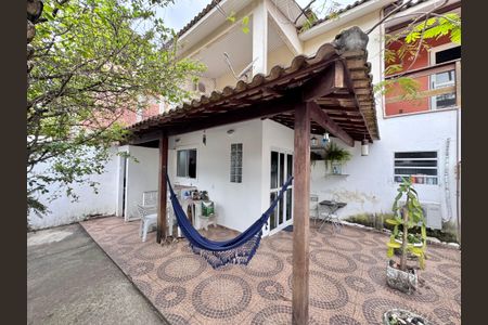 Casa de condomínio à venda com 200m², 3 quartos e sem vagaÁrea externa