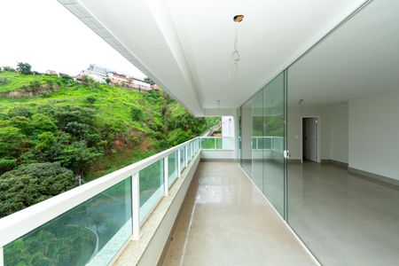 Apartamento à venda com 134m², 4 quartos e 4 vagasVARANDA