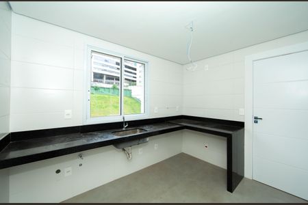 Apartamento à venda com 134m², 4 quartos e 4 vagasCOZINHA