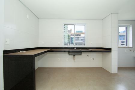 Apartamento à venda com 134m², 4 quartos e 4 vagasCOZINHA