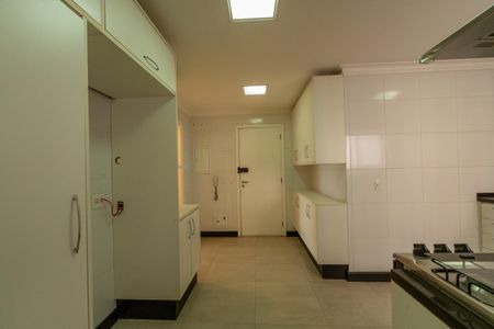 Apartamento para alugar com 238m², 4 quartos e 3 vagasÁrea de Serviço