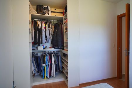 Closet  de apartamento para alugar com 2 quartos, 45m² em Humaitá, Porto Alegre