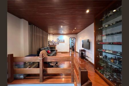 Casa à venda com 5 quartos, 220m² em Butantã, São Paulo