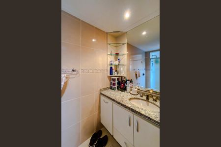 Apartamento à venda com 105m², 3 quartos e 2 vagasBanheiro da Suíte