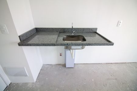 Cozinha de kitnet/studio à venda com 1 quarto, 24m² em Santo Amaro, São Paulo