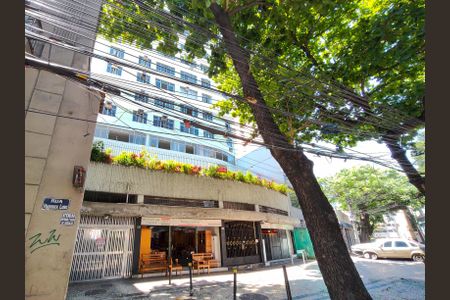 Apartamento à venda com 82m², 2 quartos e 1 vagaFachada e portaria