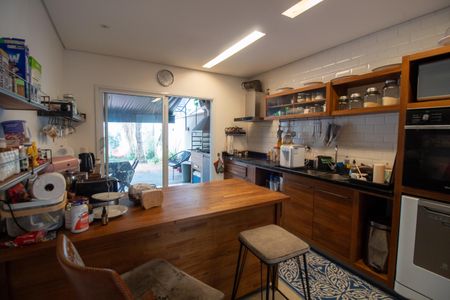Cozinha de casa para alugar com 4 quartos, 200m² em Caxingui, São Paulo