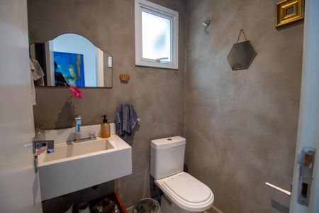 Lavabo de casa para alugar com 4 quartos, 200m² em Caxingui, São Paulo