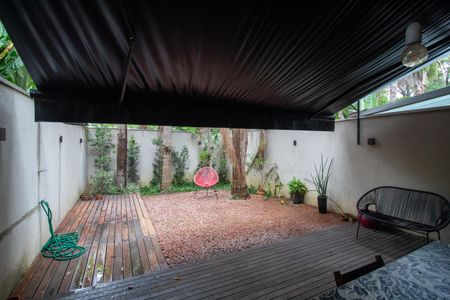 Quintal de casa para alugar com 4 quartos, 200m² em Caxingui, São Paulo